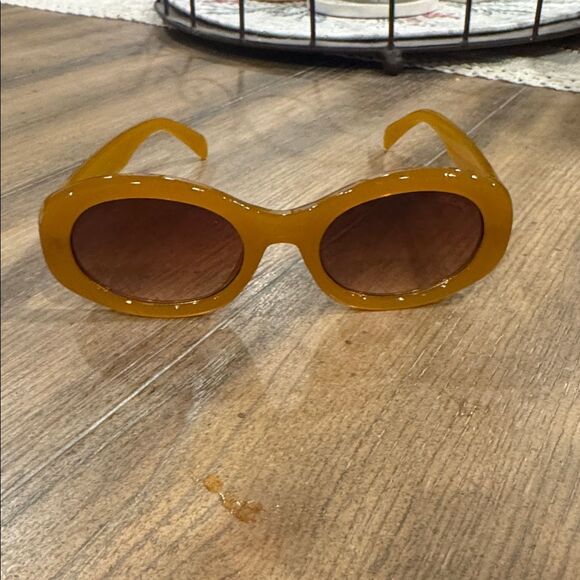 NWOT  Designer-Style Brown Tortoise Oval Sunglasses main image 5